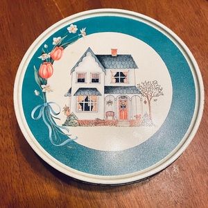 Vintage Decorative Metal Tin Tray Cottage House Floral Design Collectible